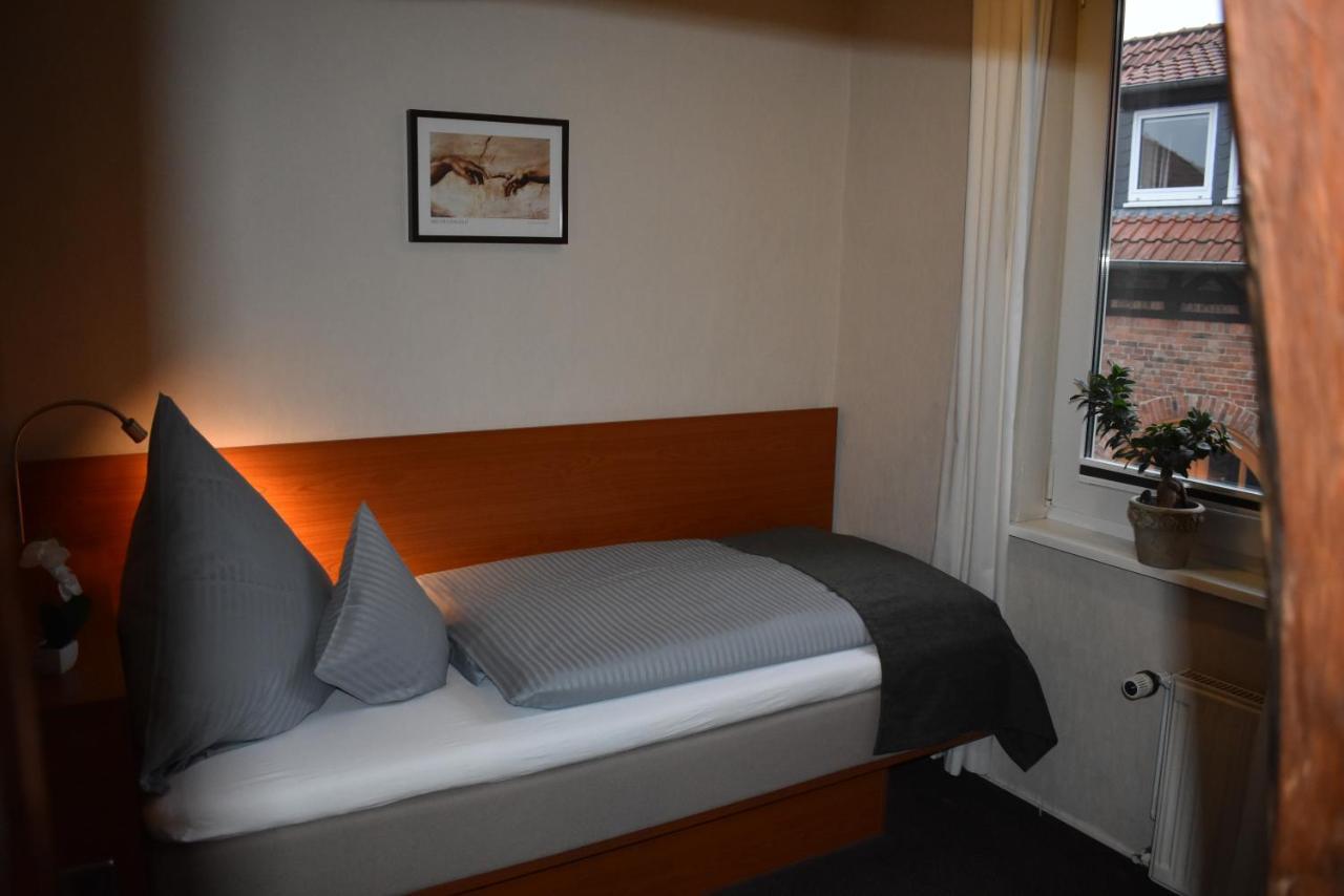 Hotel Neue Stuben Wolfsbourg Extérieur photo